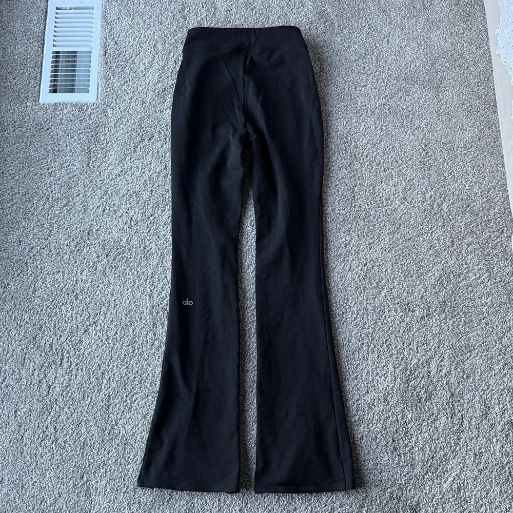 ALO Yoga Women’s Flutter Flare Black Leggings Size XS Split Hem - Picture 4 of 5